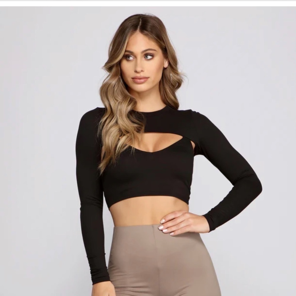 Timing Royal Blue Front Cutout Long Sleeves Crop Top. Size M. P325/A2395